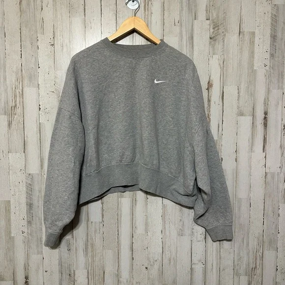 Nike Cropped Oversized Crewneck - Picture 1 of 7